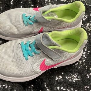 Nike Kids Gray and Pink Sneakers with Blue Laces